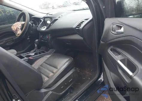 2017 Ford Escape Titanium z USA, uszkodzony, nr VIN 1FMCU0JD4HUE33758